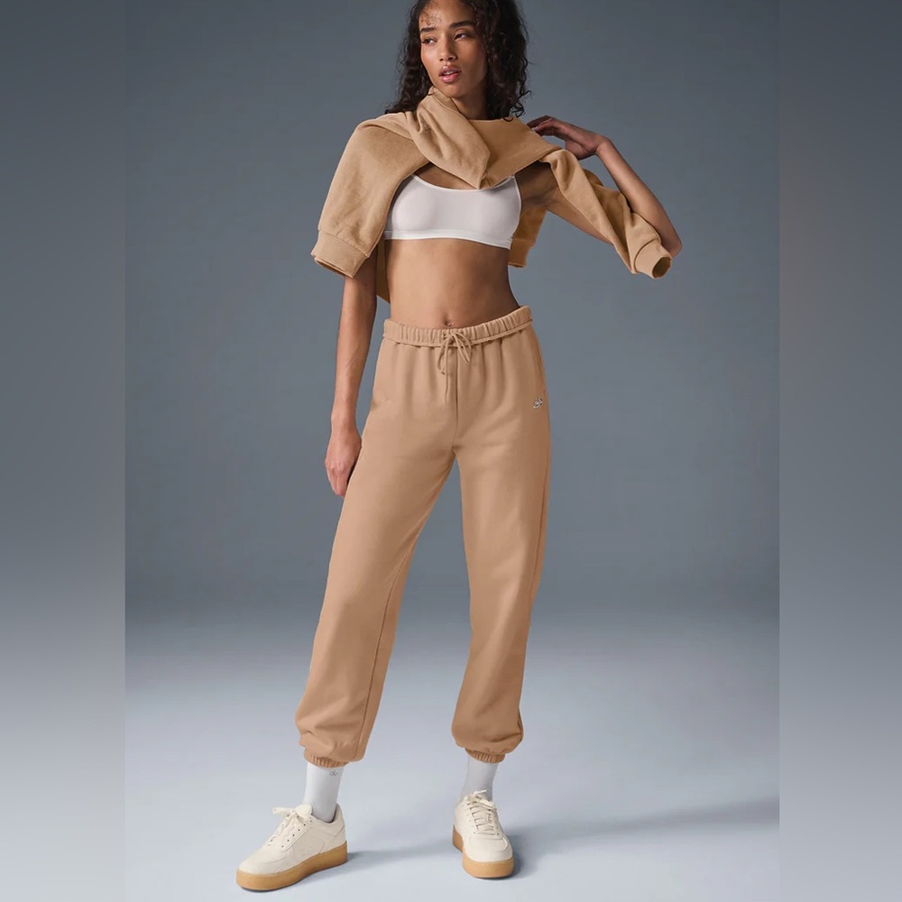 Alo yoga Accolade Sweatpant size large toasted almond